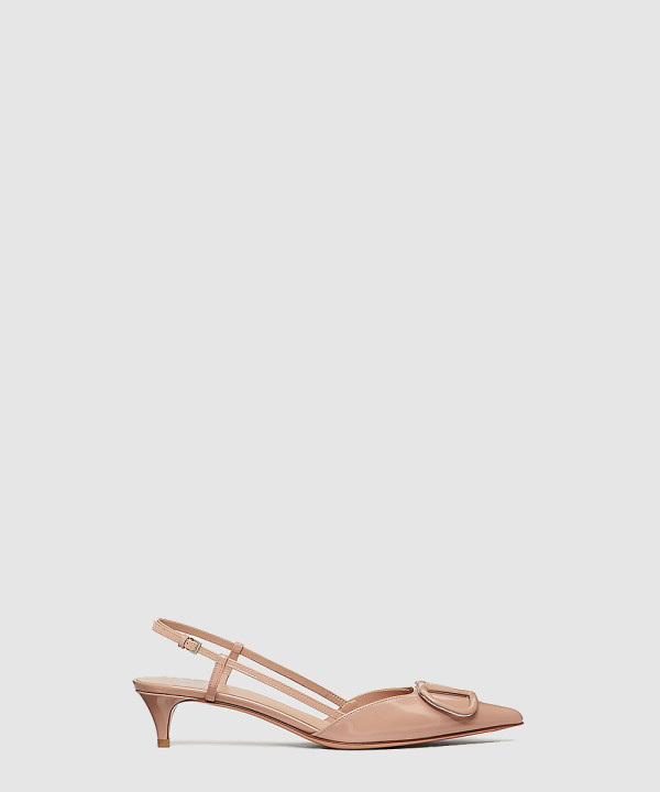 페이턴트 가죽 브이로고 시그니처 슬링백 펌프스